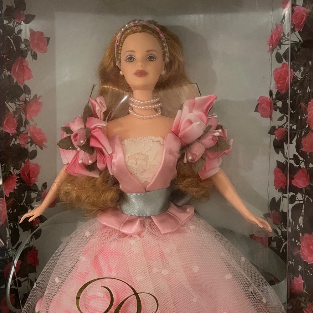 Rose Barbie – Collector Edition – First in Series – Garden of Flowers – NRFB - Picture 3 of 9